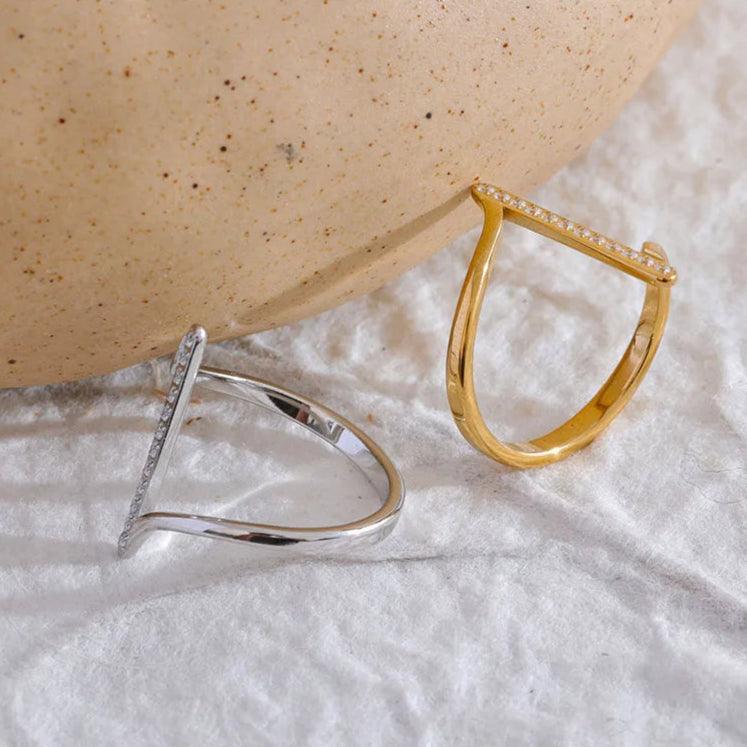 Anel Twisty com Pedras Banhado a Ouro 18K