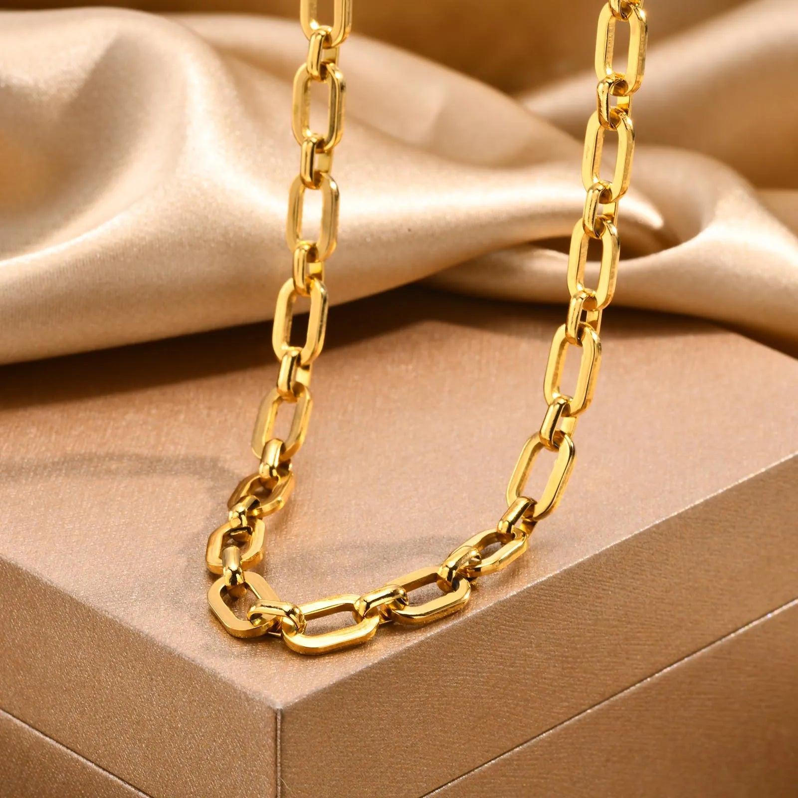 Corrente Elysian Banhada a Ouro