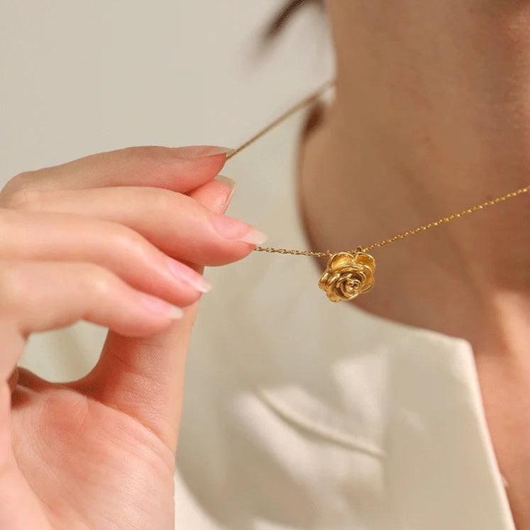 Colar Flower Banhado a Ouro 18K