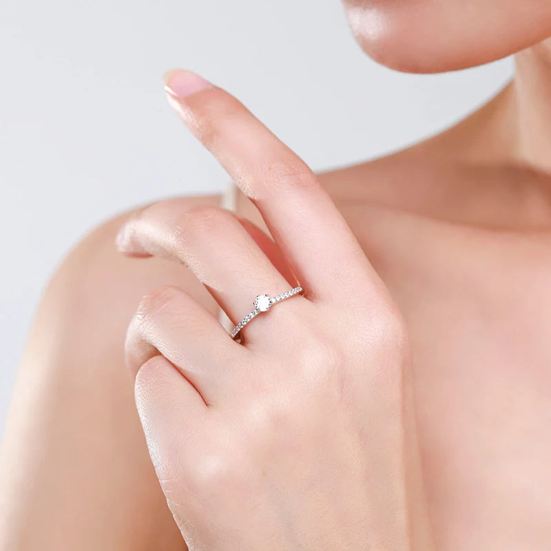 Anel Solitário Sparkling Banhado em Ouro 18K Cravejado com Pedras